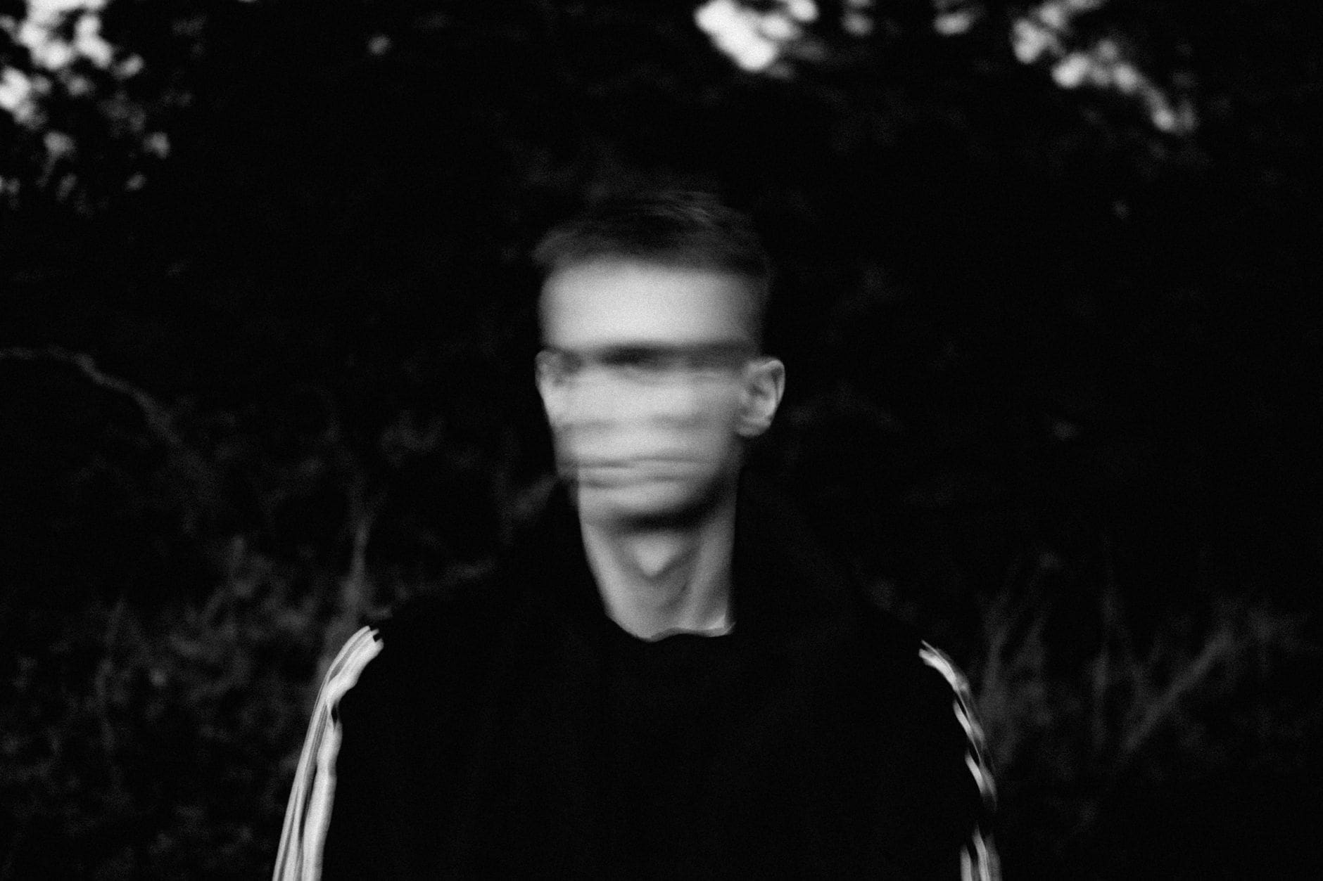 photo floutée visage