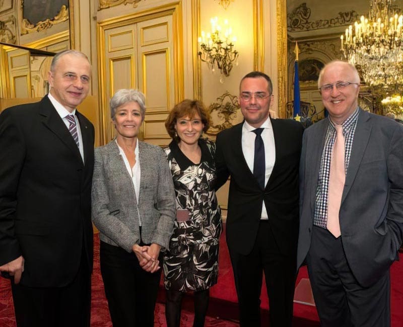 découvrez le parcours de noëlle lenoir, juriste éminente, ancienne ministre et spécialiste du droit européen et de la bioéthique. son expérience marquante dans les institutions françaises et européennes lui confère une expertise reconnue au service du droit et de l’éthique.