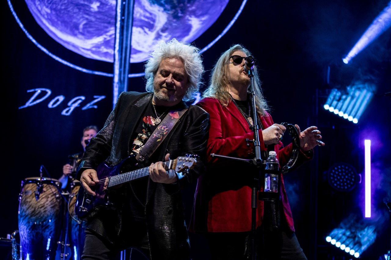 Le groupe King Crimson en concert, formation de rock progressif britannique