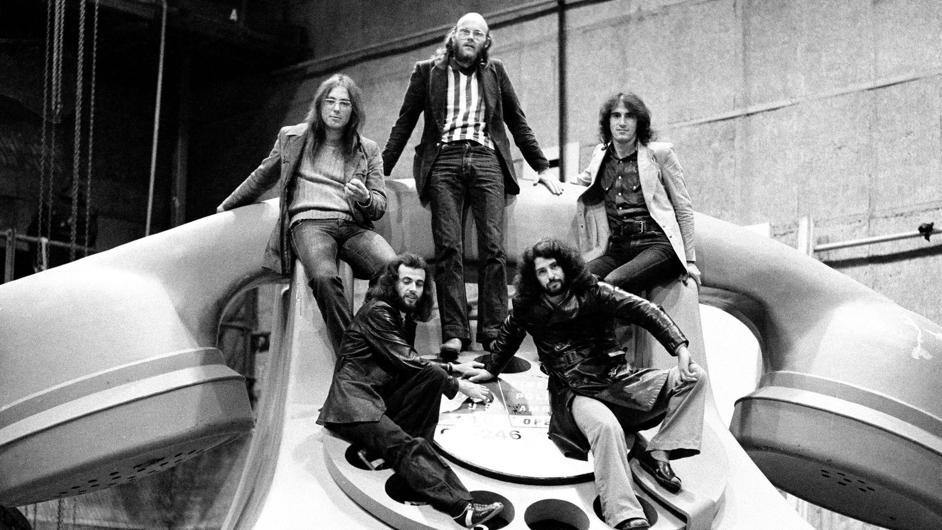 Les musiciens du groupe Gentle Giant sur scène dans les années 1970