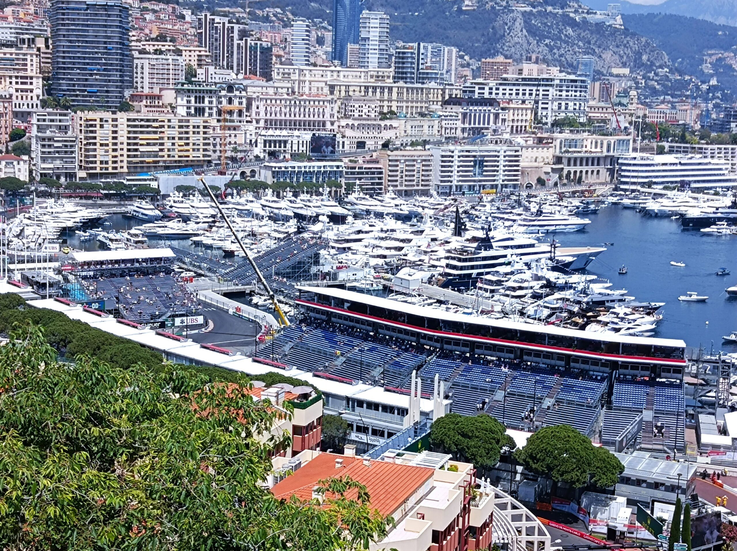 Tableau du classement de Ligue 1 affichant les positions de Marseille et de Monaco