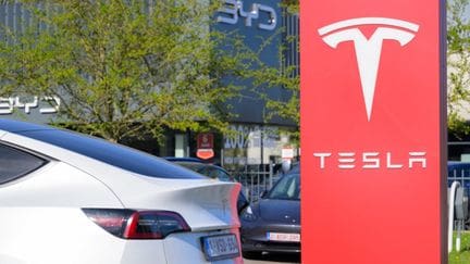 découvrez pourquoi tesla recule en europe tandis que les constructeurs chinois enregistrent une croissance significative sur le marché automobile européen.