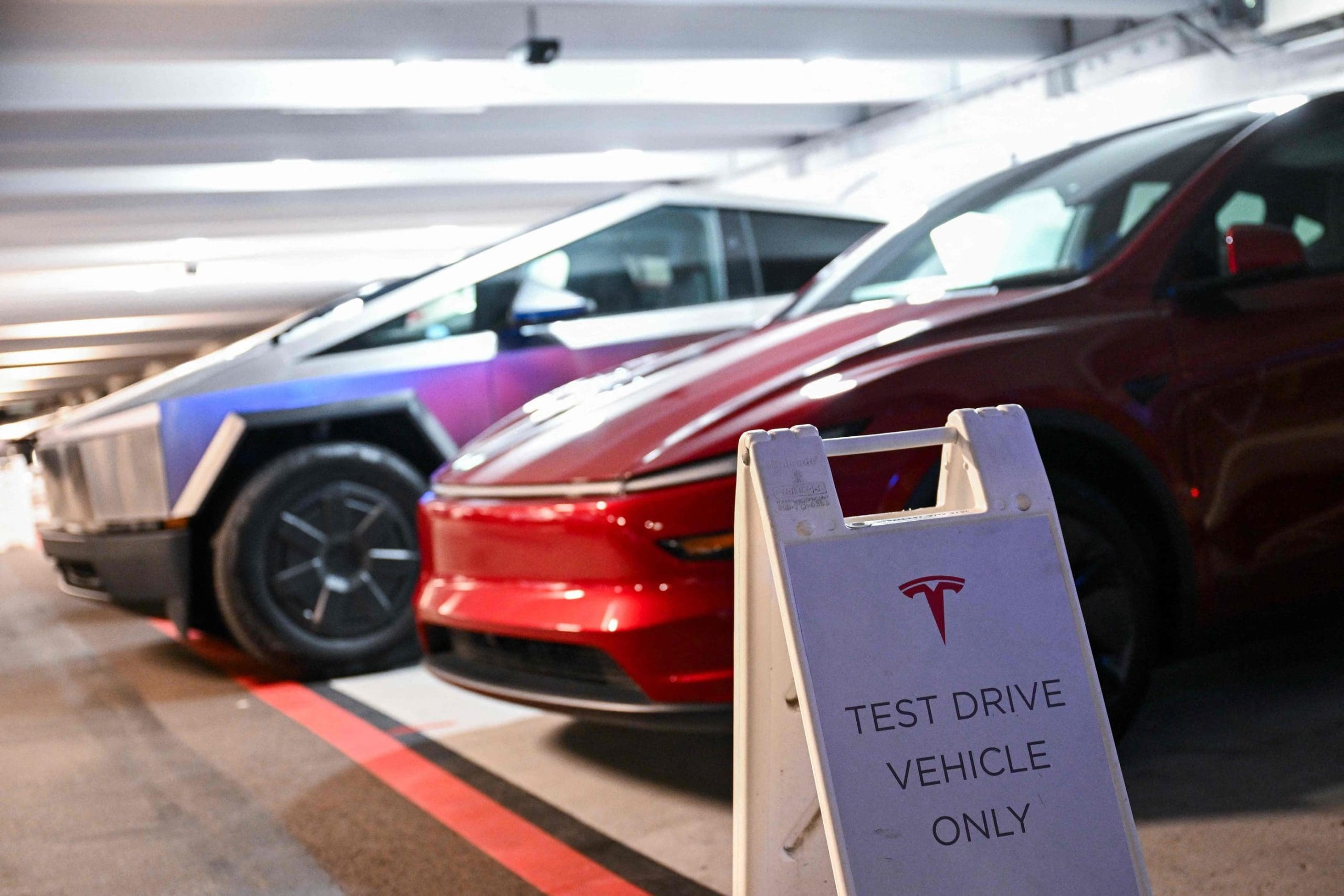 tesla connaît un recul sur le marché européen tandis que les constructeurs chinois voient leur part de marché en forte hausse.